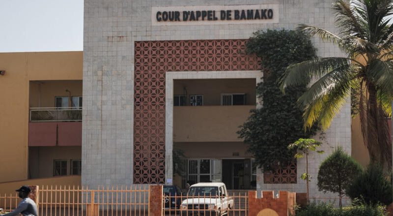 Mali: six proches de l&rsquo;ancien président de transition Bah N&rsquo;Daw jugés pour «tentative de complot»