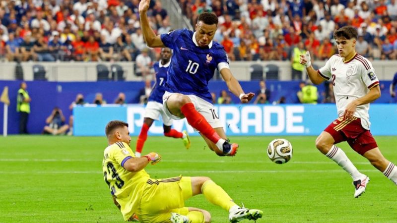 Coupe du monde 2026: la France, stoppée par le collectif espagnol, ne verra pas la finale