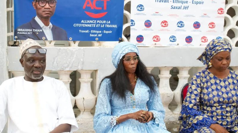 Kaolack : Ndeye Maguette Diop et des ex-militants de l’APR déposent leurs valises à l’Alliance pour la Citoyenneté et le Travail (ACT)