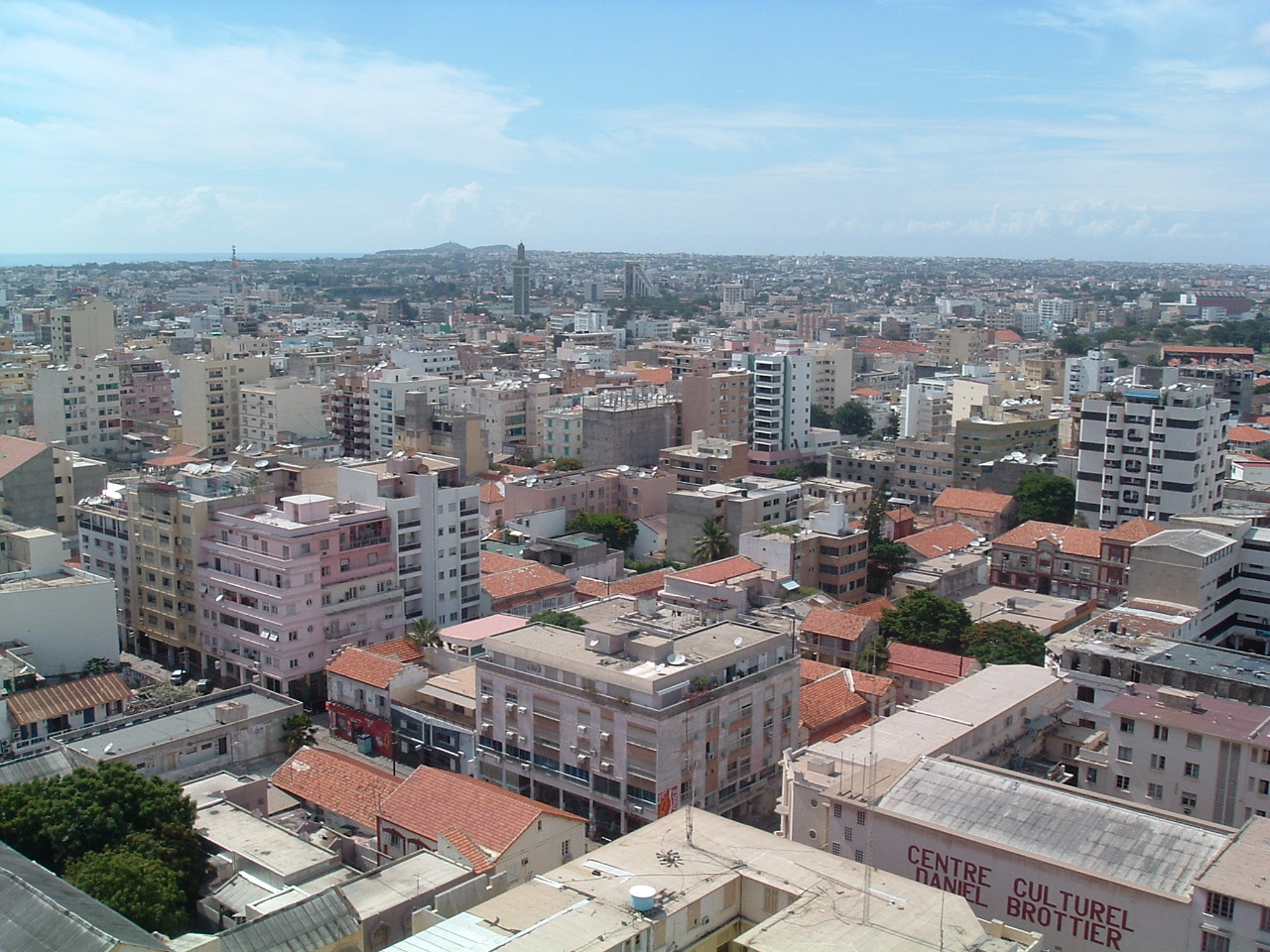 Dakar – Dans une atmosphère politique souvent dominée par les extrêmes et les réactions pavloviennes