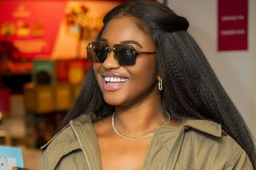 Mia Guissé : Son premier album « Éclosion » vient couronner une carrière solo tonitruante