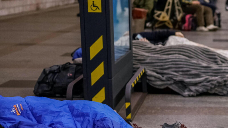 Ukraine : frappes meurtrières à l’ouest, le pays en état d’alerte