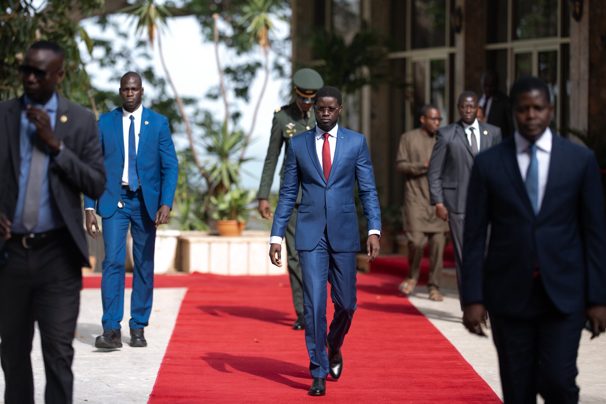 UN PAYS SANS TÊTE : Le Président à Luanda, le voyage «secret» du Pm prive l’Exécutif de chef