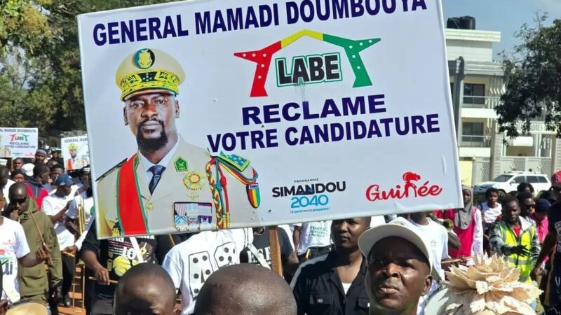 Présidentielle en Guinée: pourquoi la candidature du général Mamadi Doumbouya fait peu de doutes