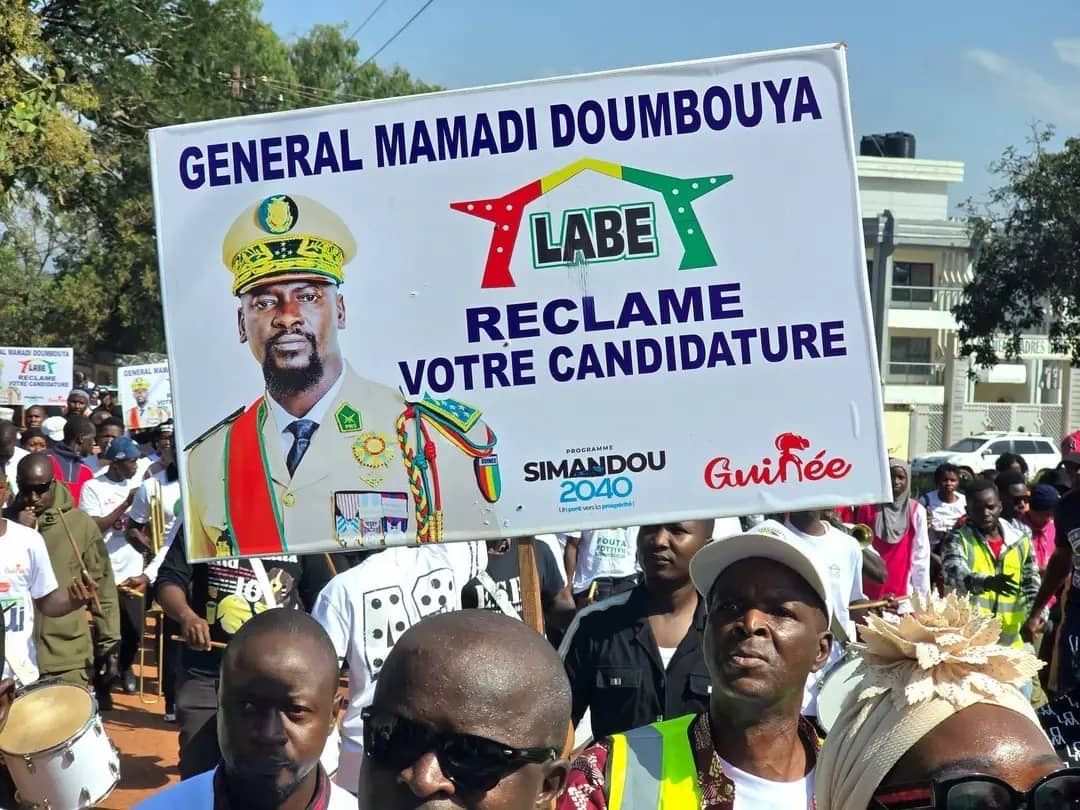 Présidentielle en Guinée: pourquoi la candidature du général Mamadi Doumbouya fait peu de doutes