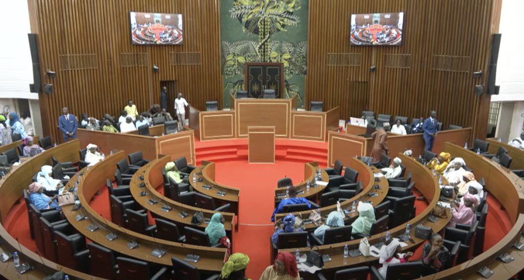 UNE COHABITATION POUVOIR OPPOSITION