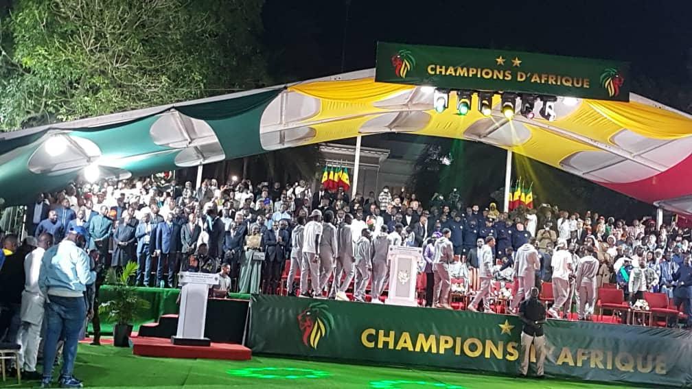 Les Lions honorés au Palais : Le Président offre 75 millions et un terrain de 1500m² à chaque joueur