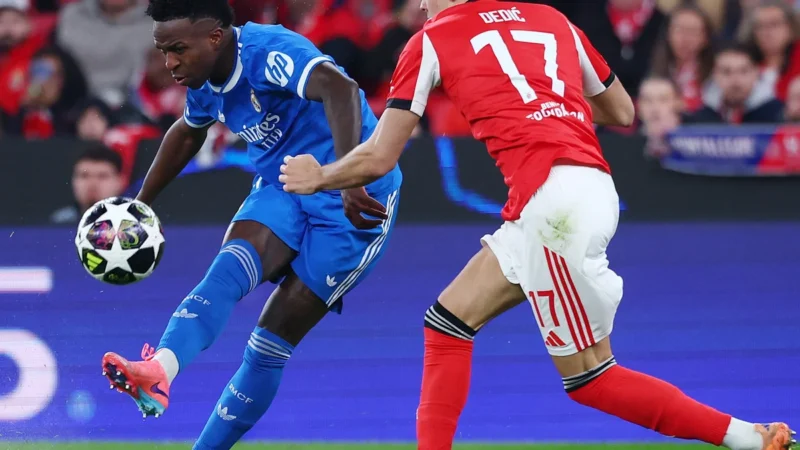 Ligue des champions: le PSG renverse Monaco grâce à Doué, le Real mate Benfica en barrages aller