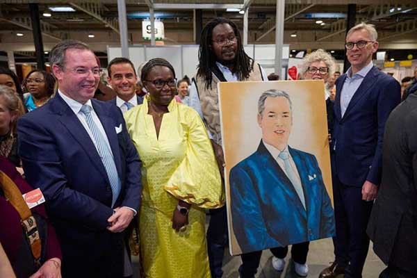 Rufisque – Festival des migrations, des cultures et de la citoyenneté : Elhadji Ndiaye «Lui» accroche, en sable et charbon, le Grand-Duc du Luxembourg