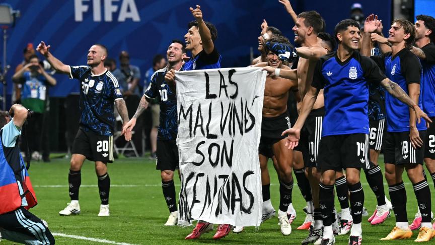 Mondial 2026: pourquoi la banderole des joueurs argentins sur les Malouines fait polémique