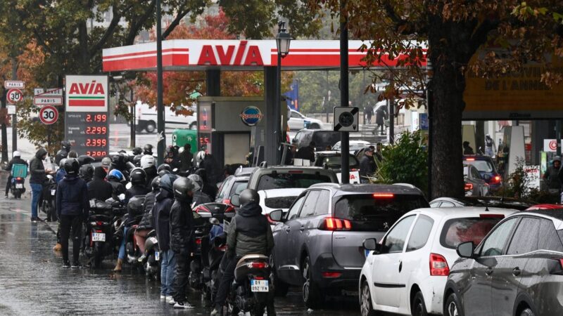 Russie: les pénuries de carburant gagnent, le Kremlin cherche des solutions